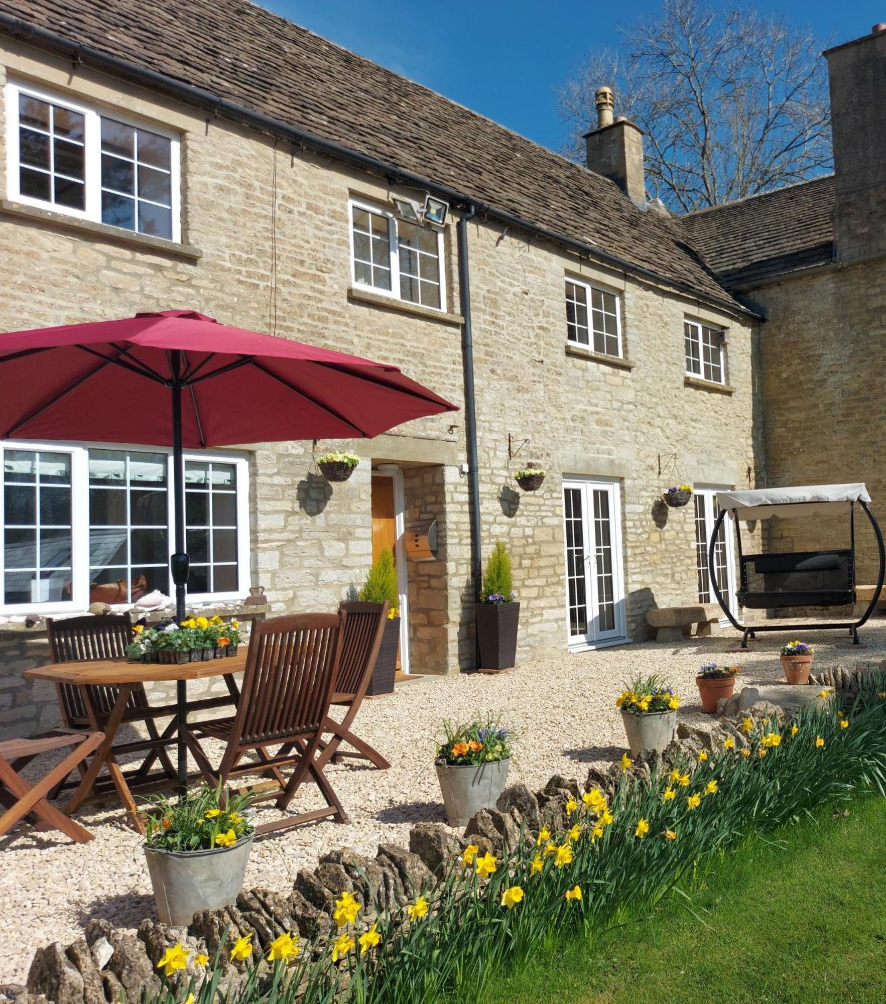 Thames Head Wharf - Historic Cotswold Cottage With Stunning Countryside Views Сайренстер Экстерьер фото