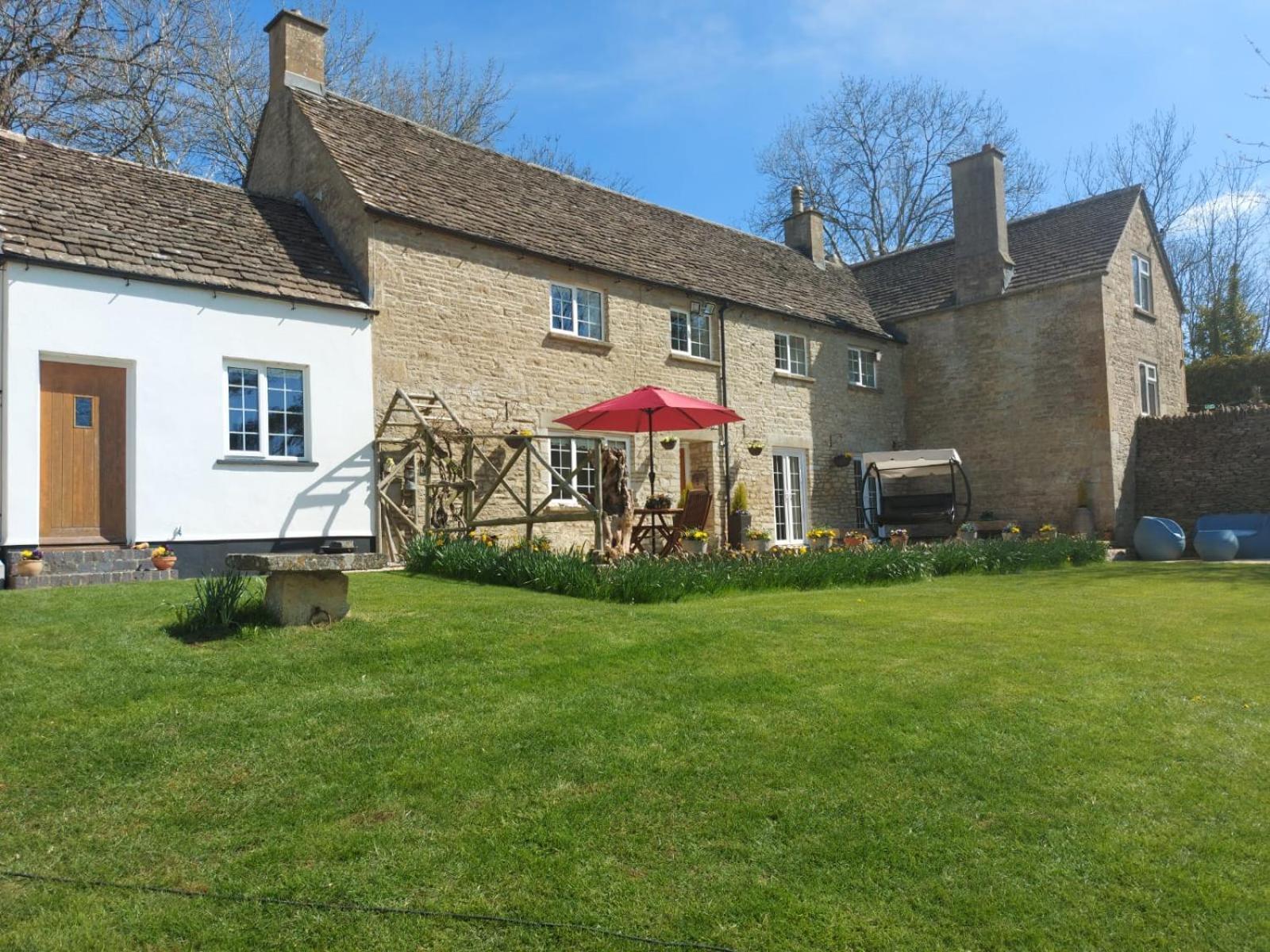 Thames Head Wharf - Historic Cotswold Cottage With Stunning Countryside Views Сайренстер Экстерьер фото